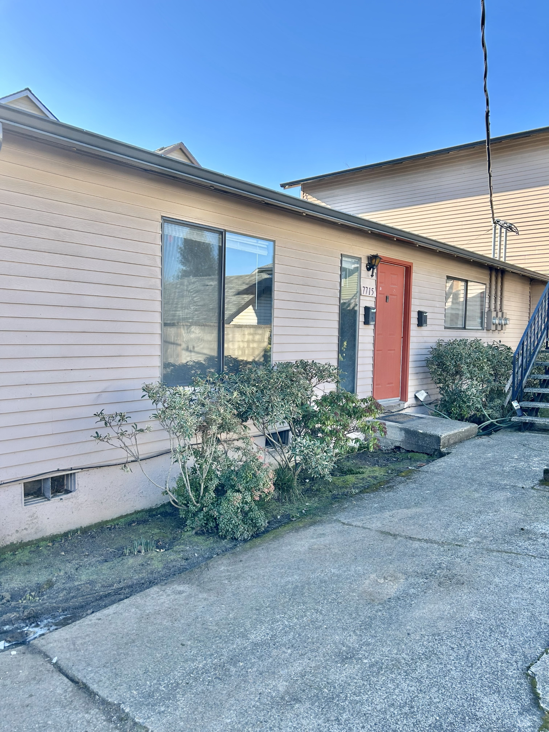 7715 North Interstate Avenue - 7715